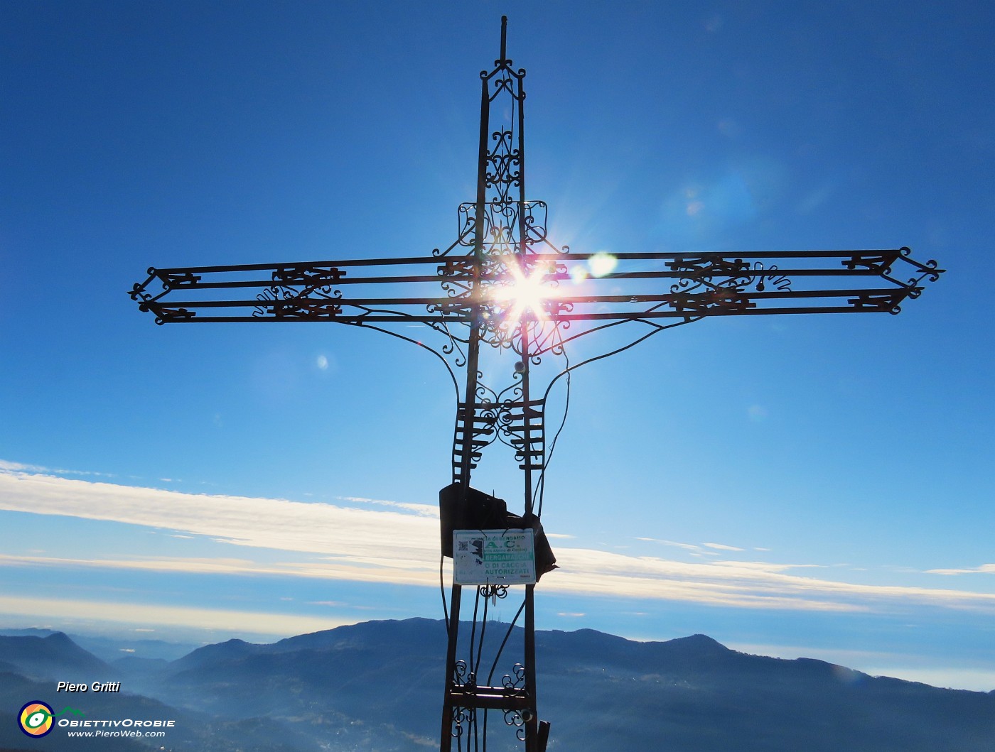 37 Alla bella croce dello Zuc di Valmana (1546 m).JPG